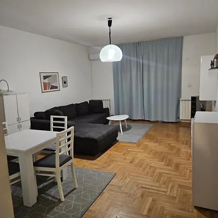 4 Apartment *